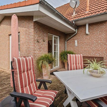 Enticing Holiday Home In Oldenburg With Garden Near Sea Dannau 외부 사진
